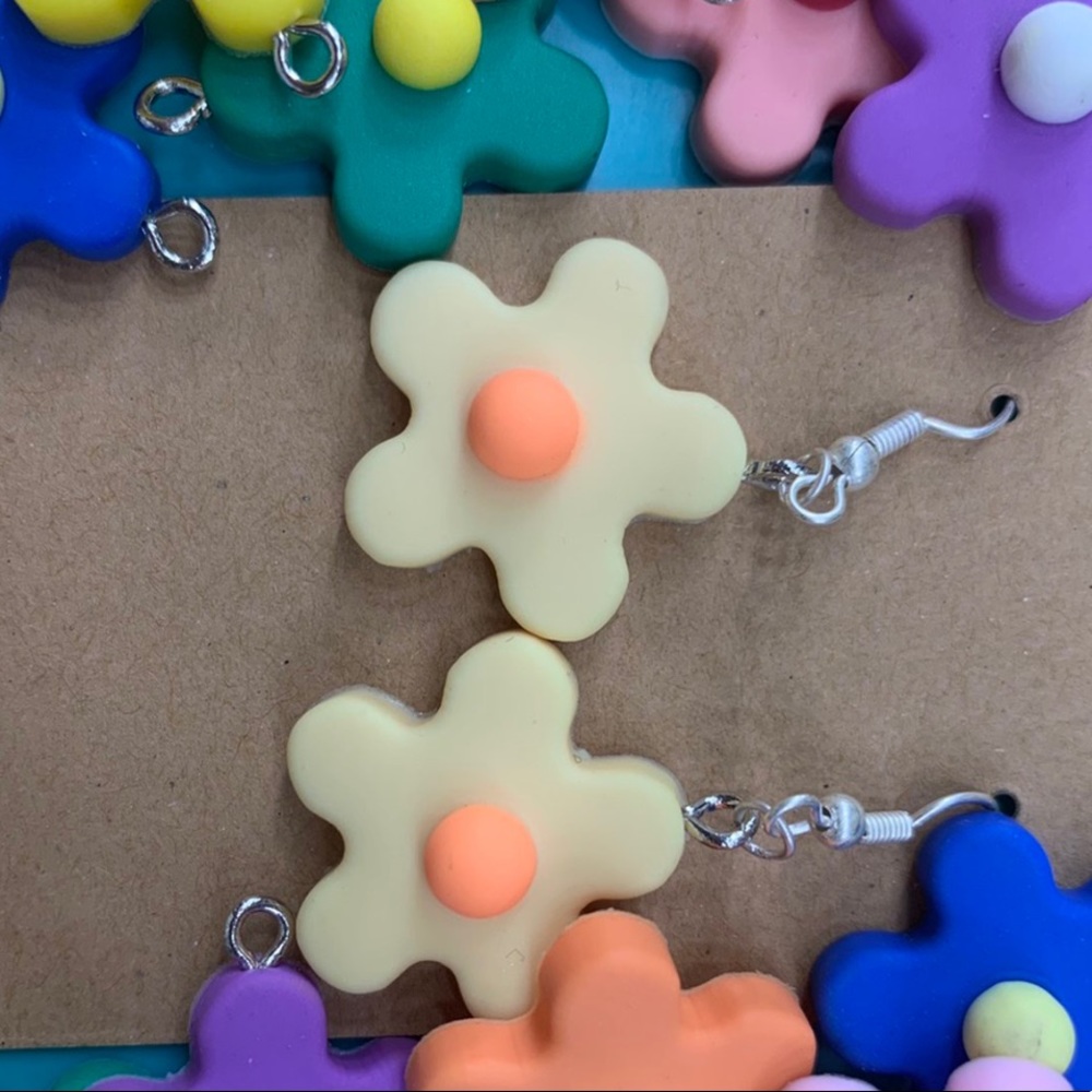 Light yellow flower dangle earrings